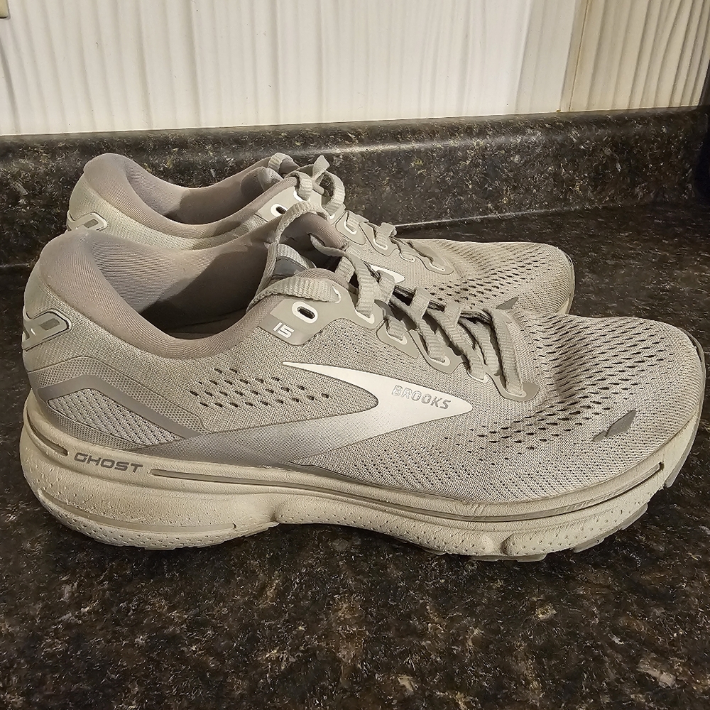 Brooks Ghost 15 Running Shoes Oyster/Alloy/White US Women 7.5 B Medium Gray